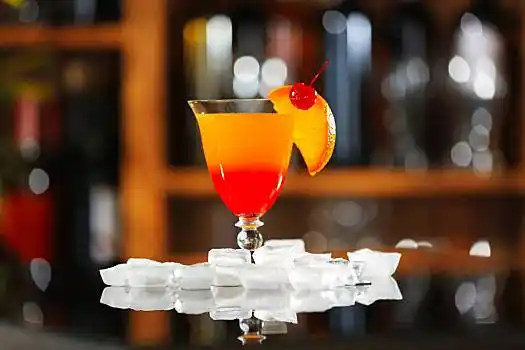 龙舌兰日出,鸡尾酒,吧台