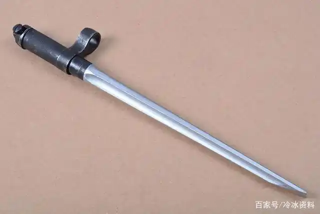 「鉴赏」中国56三棱军刺 伞兵三棱刺刀