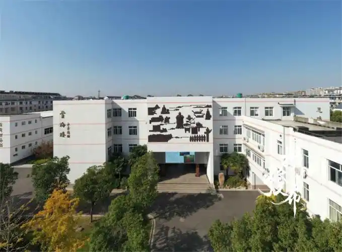 "公民同招"背景下的"梅中"探索-文化氛围-扬州市梅岭中学