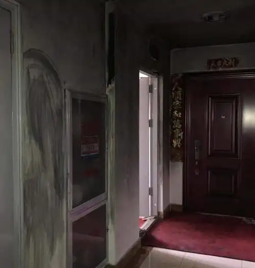 凌晨,包头一小区传来"砰"的一声,楼道里火光一片!