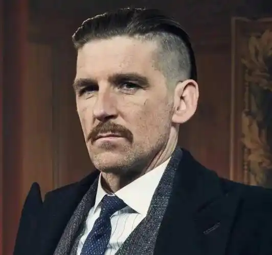 4《浴血黑帮》男士必试的发型_谢尔比_头发_头顶