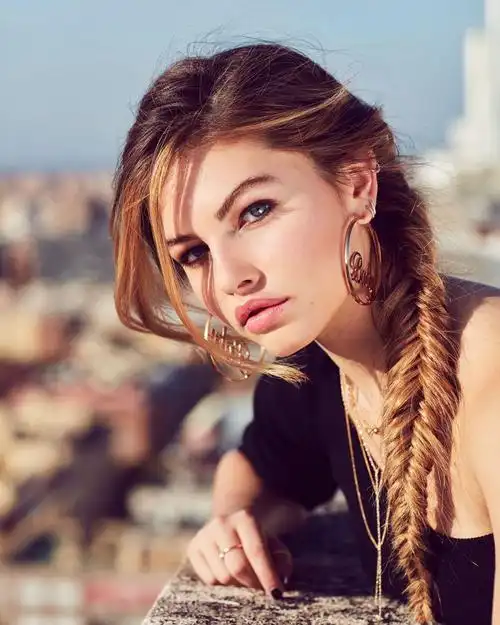 谁打败周子瑜拿下冠军这个法国女生6岁已经被誉为最美女孩了