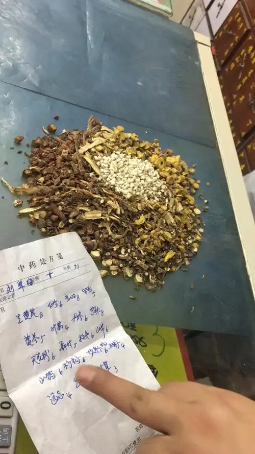 忻州师院附中初210班杜伟宁同学之中药师的一天