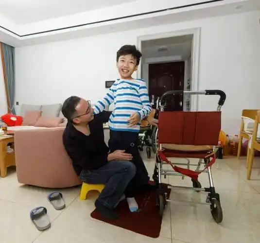 新视界奇迹男孩陈果毅的梅州缘