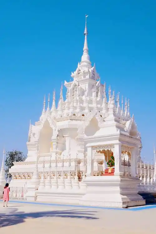 原创云南边境城市发现一座千年白塔始建于唐代供奉舍利走红网络