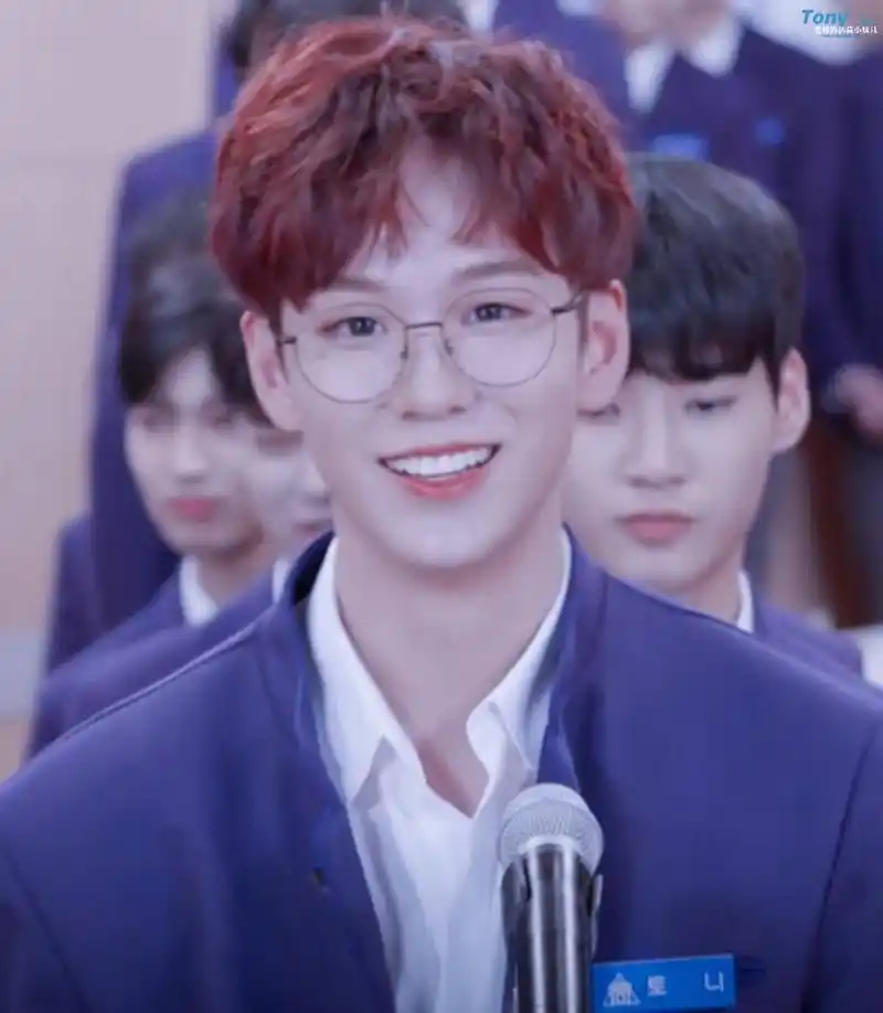 中国练习生余景天登韩国《produce 101》评级舞台首秀痛哭