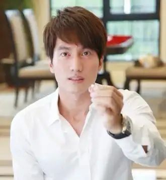 《恋恋不忘》言承旭华丽回归 偏分短发诠释酷帅总裁