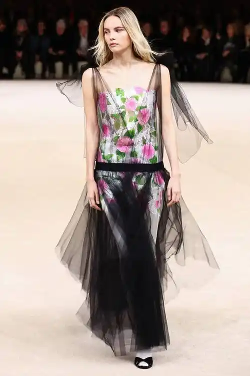 巴黎高级定制周——香奈儿品牌时装秀_法国巴黎_新华社_西霸