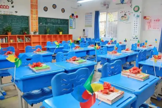 广元市黄冈学校新学期从最美教室开始