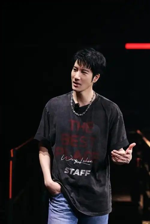 王力宏都天王了应该很沉稳吧#王力宏重庆演唱会顺毛发型梦回20岁