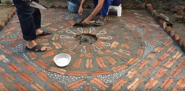 农村自建房的院子用红砖铺地面,应该怎么样施工?