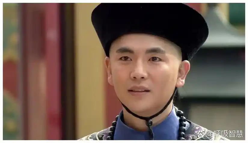 《甄嬛传》中温太医扮演者是谁 张晓龙扮演《甄嬛传》中的温太医,他是