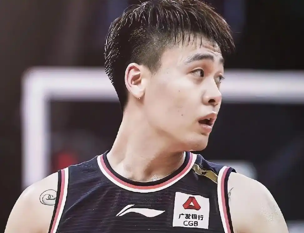 赵睿续约真因曝光!广东主动妥协,上海挖人只差一步,杨毅一针见血