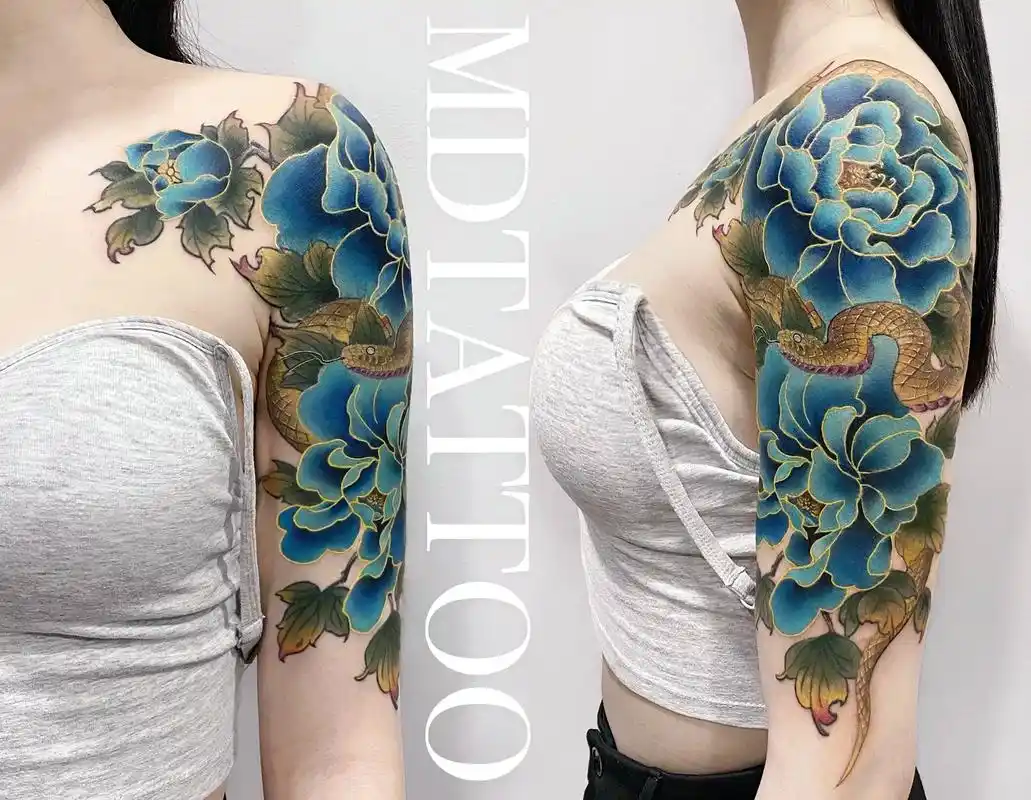 女生牡丹蛇纹身遮盖.过肩牡丹蛇纹身 耗时18小时 这个纹身可 - 抖音