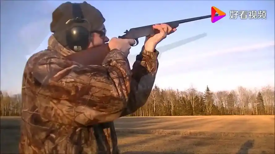 古董级别的单管霰弹枪,在当年应该深受喜爱吧-军事视频-搜狐视频