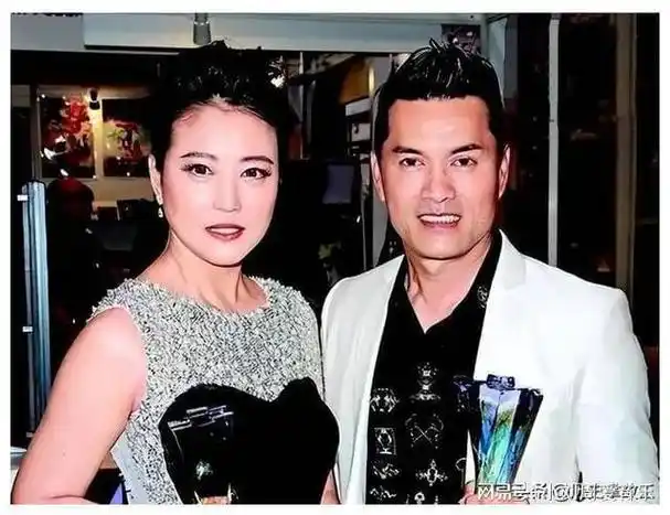 周海媚墓碑流出,环境简陋20万左右,用"周芷若"当遗像