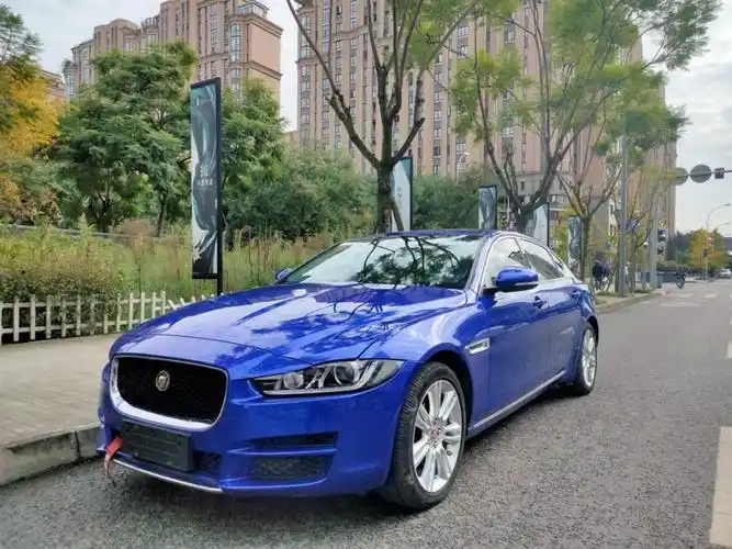 捷豹xel这个蓝色真的是好看