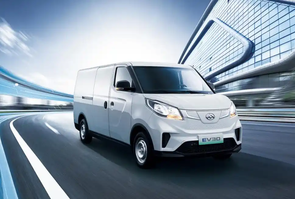 能装快跑的上汽大通maxus ev30,才是新能源轻客车型的好选择