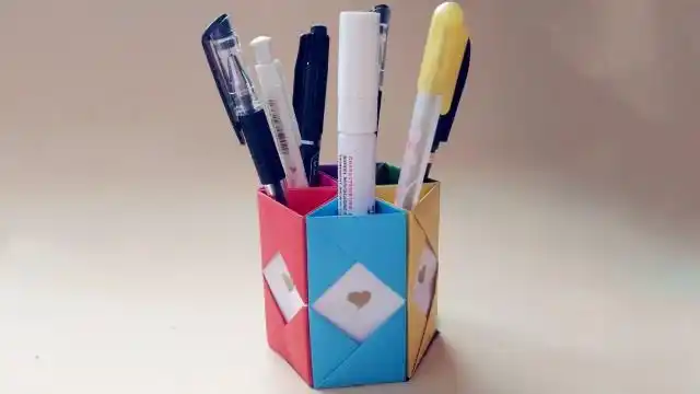 手把手教你折纸笔筒,简单几张纸就可以,手工折纸视频教程