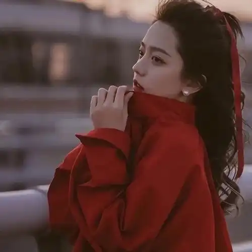 求红衣美女头像