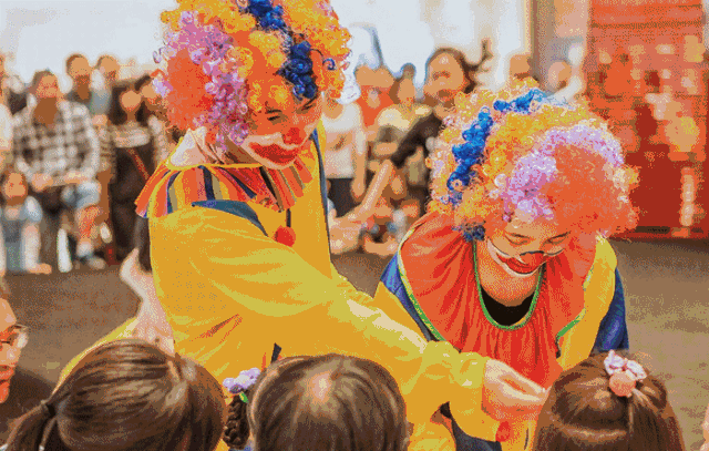 百年老街里看一场大戏疯一回嘉年华圆一场梦