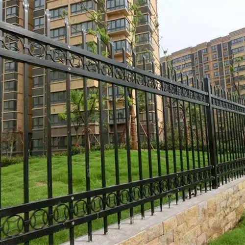 经过喷塑 浸塑等工艺处理后形成的栏杆.