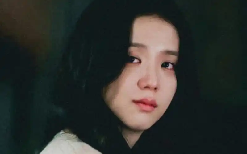 活动作品jisoo雪滴花舞台上从不哭的人结果成了最会表演哭戏的那个