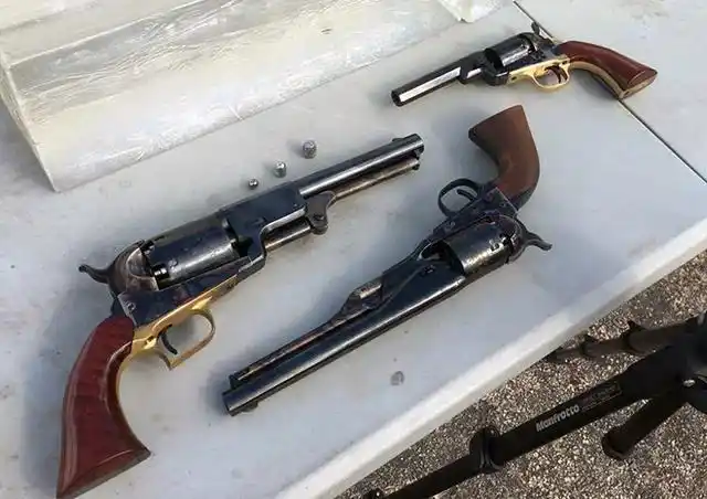 著名枪械柯尔特m1860陆军型转轮手枪的优缺点以及先进之处