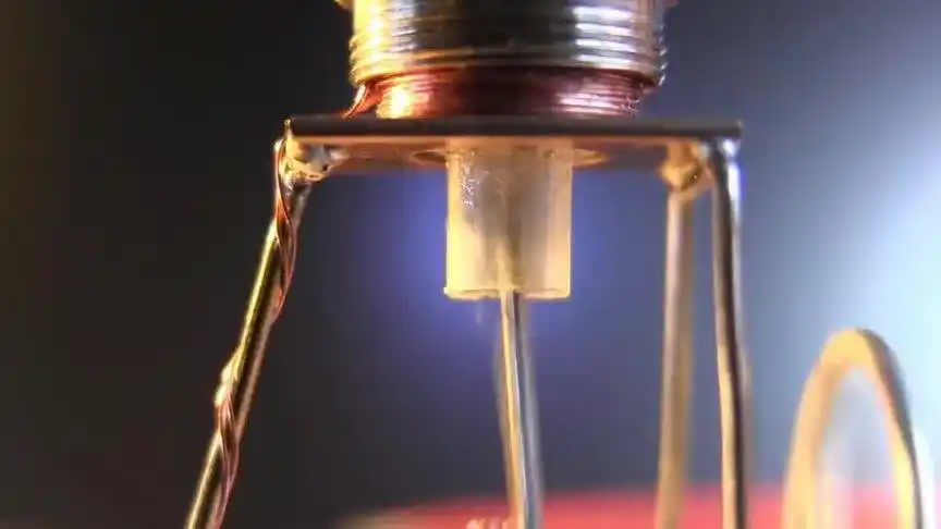 科学演示一个非常简单的电镀实验这是什么原理呢