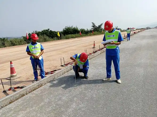 技术员测量线高