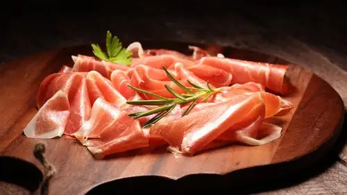 一只猪的最高赞美,就是成为了帕尔玛火腿