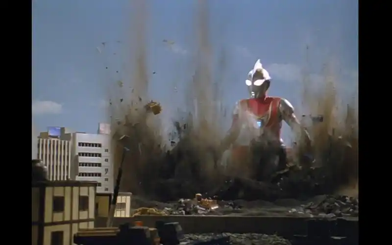 盖亚奥特曼第二次登场这次大地毁灭程度比第一集大很多