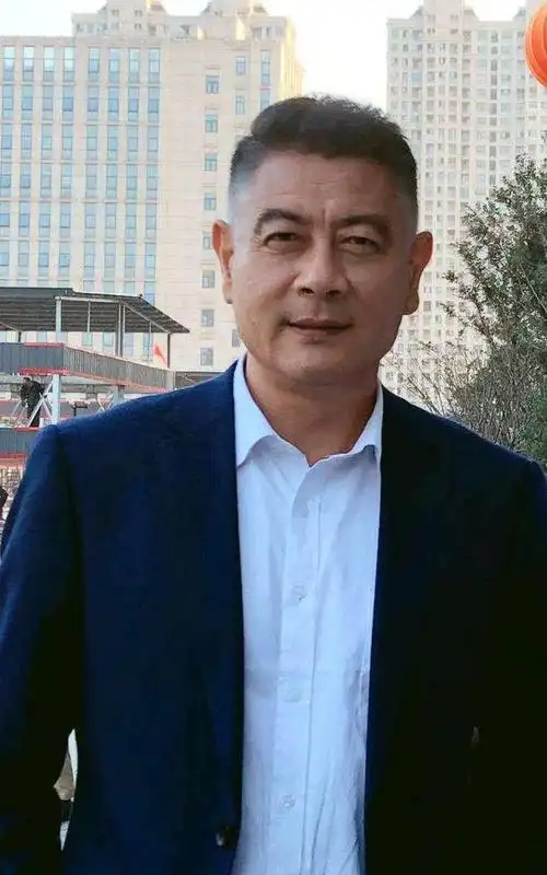 离异后选择单身的男演员,尊龙和前妻成了朋友,秦汉单身三十余年