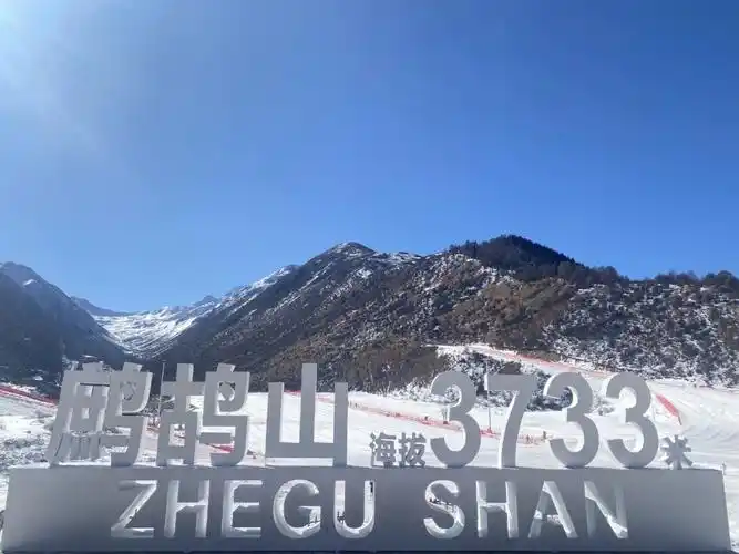 9696鹧鸪山自然公园位四川省阿坝州理县米亚罗镇境内,是集四季