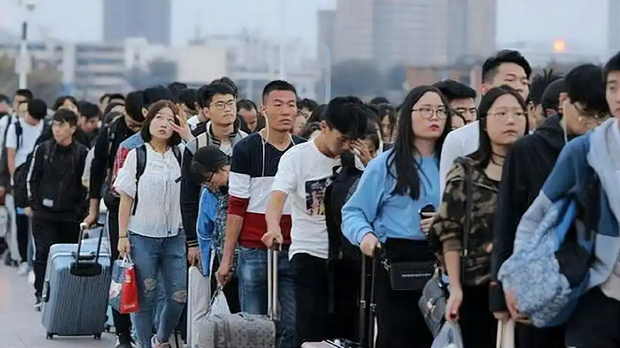 4万国人聚集在中俄边境,高呼"我是中国人",为何会被拒之门外