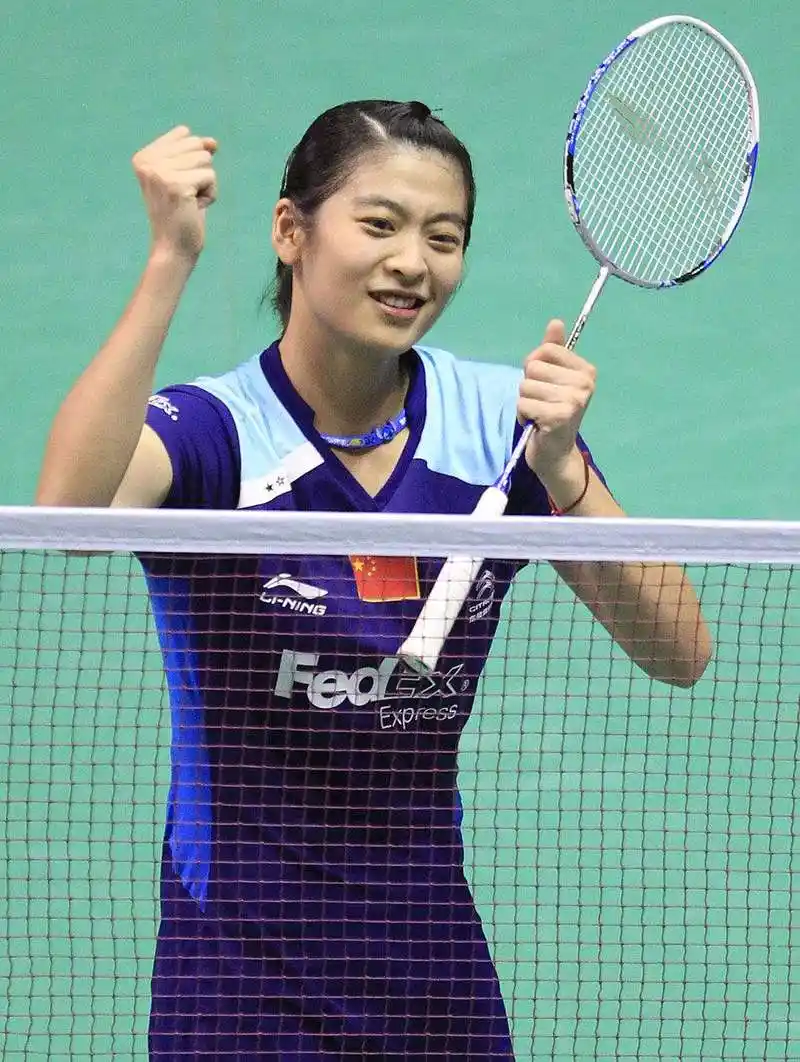 2013年,年仅24岁的王琳宣布退役,因为热爱羽毛球,退役后她回到了省队