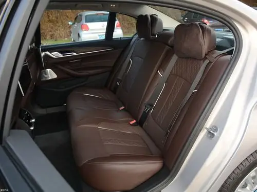 【2018款宝马5系530li xdrive 豪华套装_空间座椅_114/503张图片】