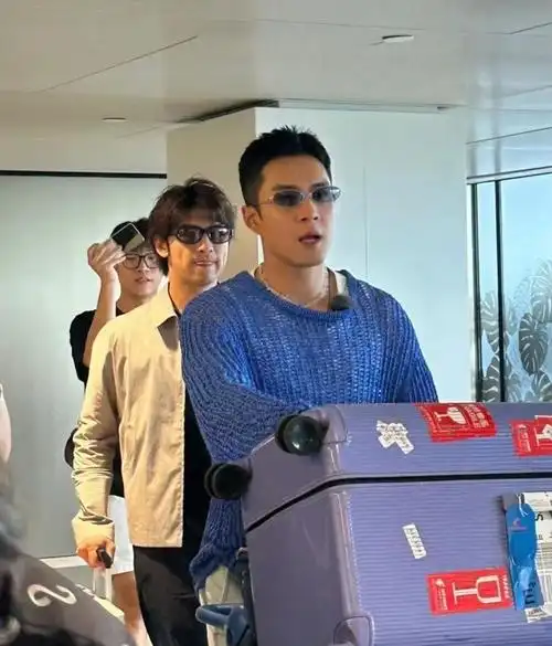 赵昭仪,秦岚,江疏影,李斯丹妮,韩东君,陈柏霖出发新加坡录制花少