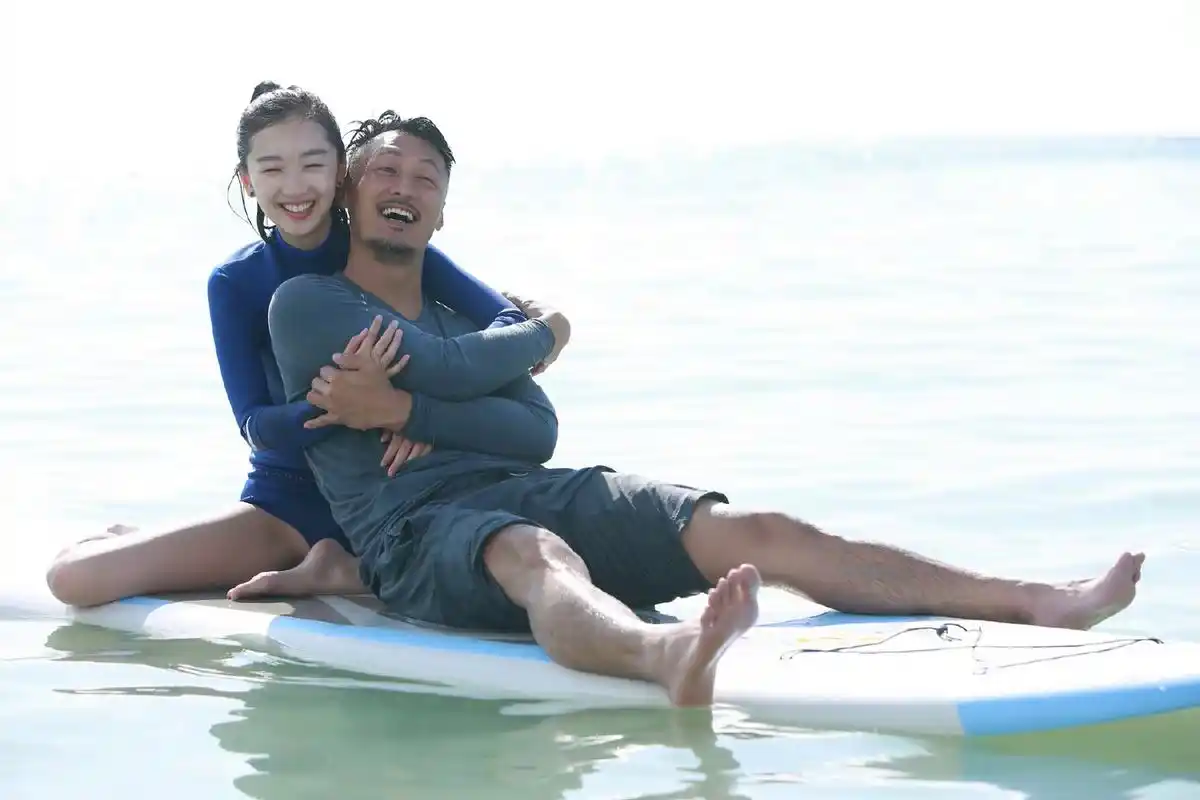 周冬雨# 余文乐水上练瑜伽,看看谁能忍住不放大