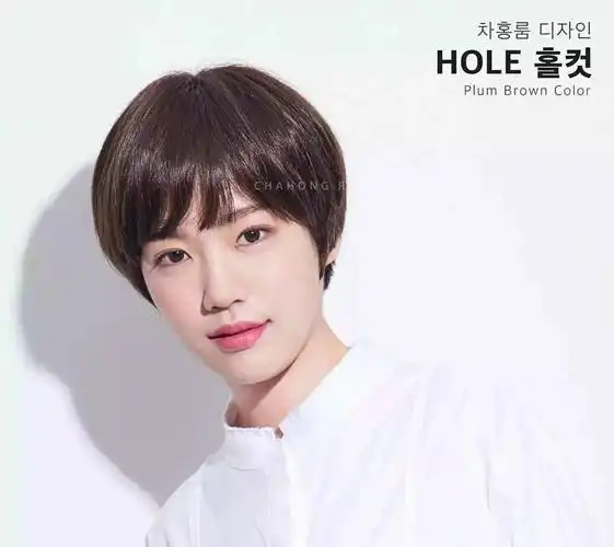 时尚女生韩式短发烫发发型图片