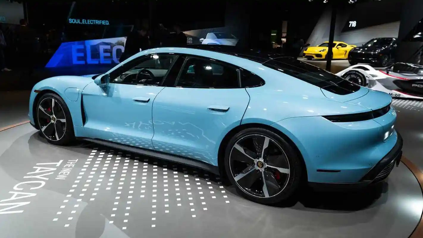 保时捷taycan4s冷冻蓝色金属漆话说广州车展的是什么颜色