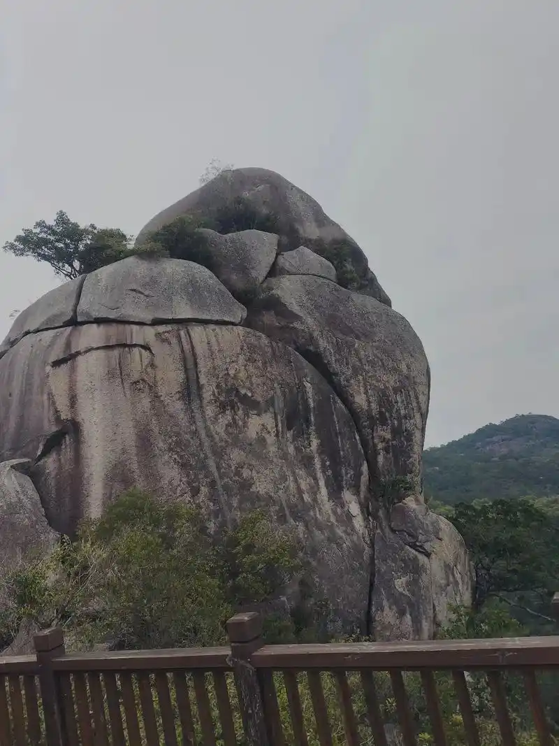 九侯山的岩石,犹如黄山的奇石一般,奇形怪状,感受到大自然的鬼 - 抖音