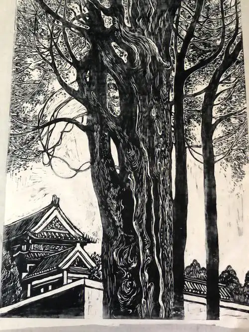 第一次尝试黑白木刻版画临摹王琪老师的《故宫楼角》板子用的雪弗板