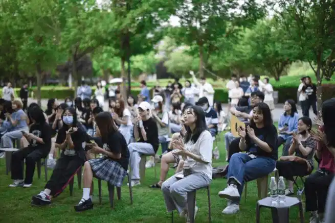 这个夏天邂逅浪漫音符,毕业季草坪音乐节歌手招募等你来show!