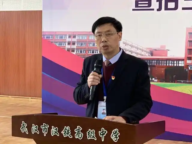 高中学生综合素质发展与文化成绩同等重要