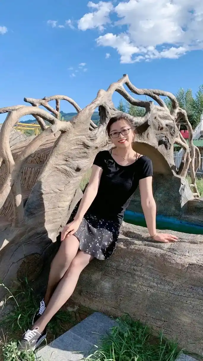 我身高165,体重120斤,今年48岁了,我一直感觉自己还算漂亮的,起码身材