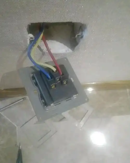 装修时,开关插座都用4平方电线行吗?电工说:家里有矿的话可以