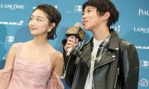 周冬雨窦靖童分手了他们的分手原因是什么