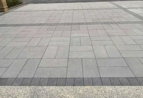 公司办公大楼前广场