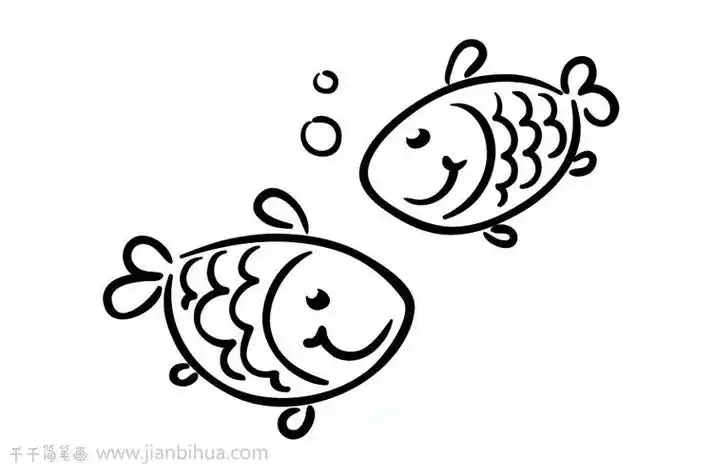 鱼儿在水里游泳简笔画